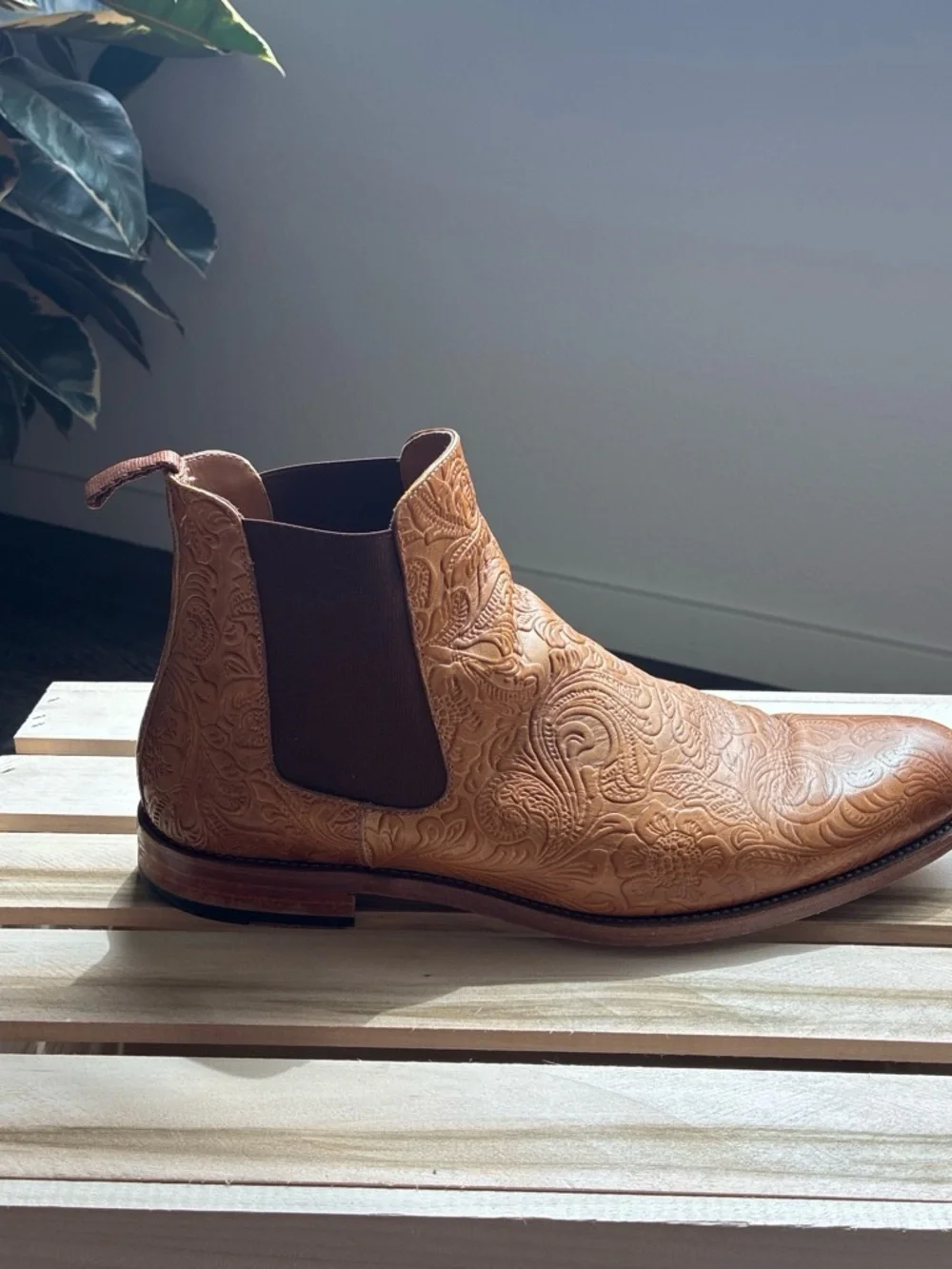 TAFT Men's Embossed Tan Chelsea Boots